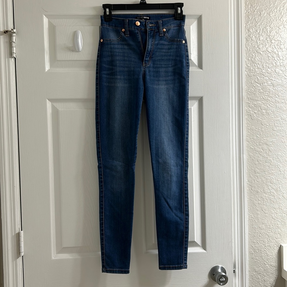 High-rise - Medium Wash - Denim Jeans